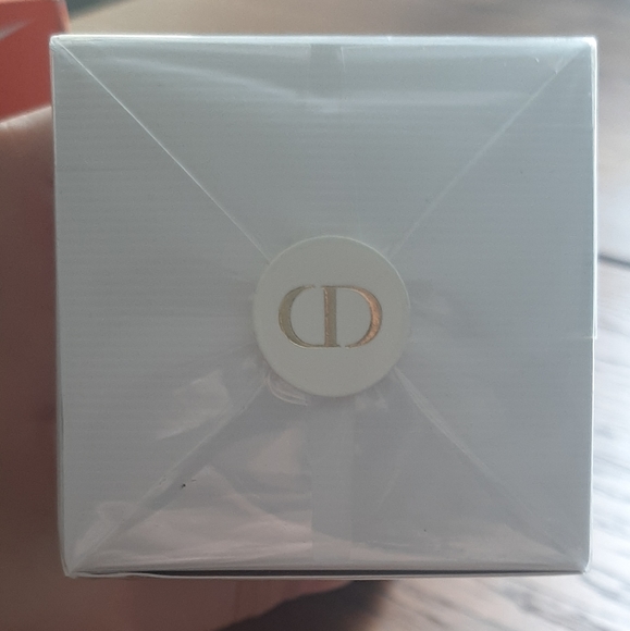 Dior Women Perfume - Picture 2 of 6